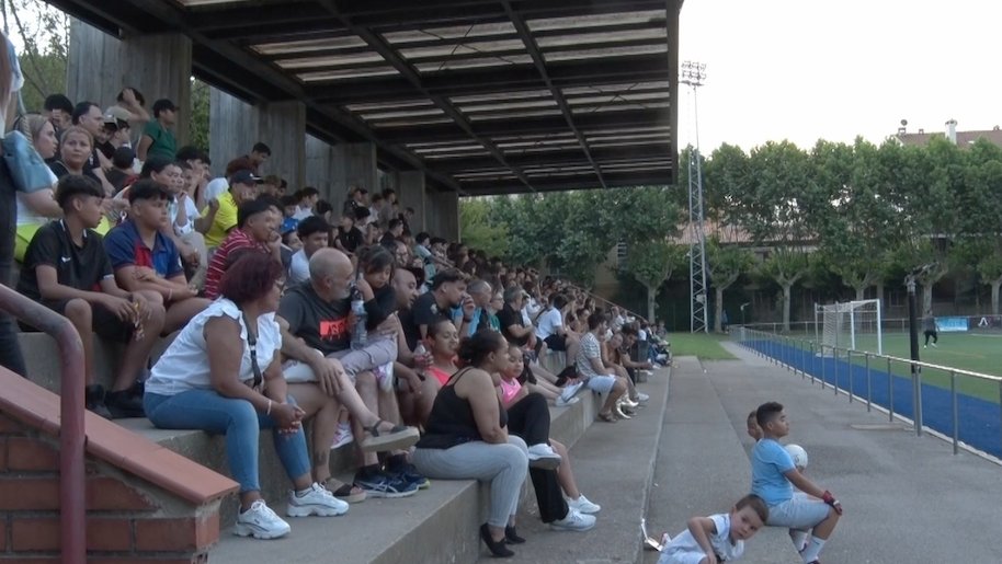 El joc d’estirar la corda amb el Trofeu Cabina